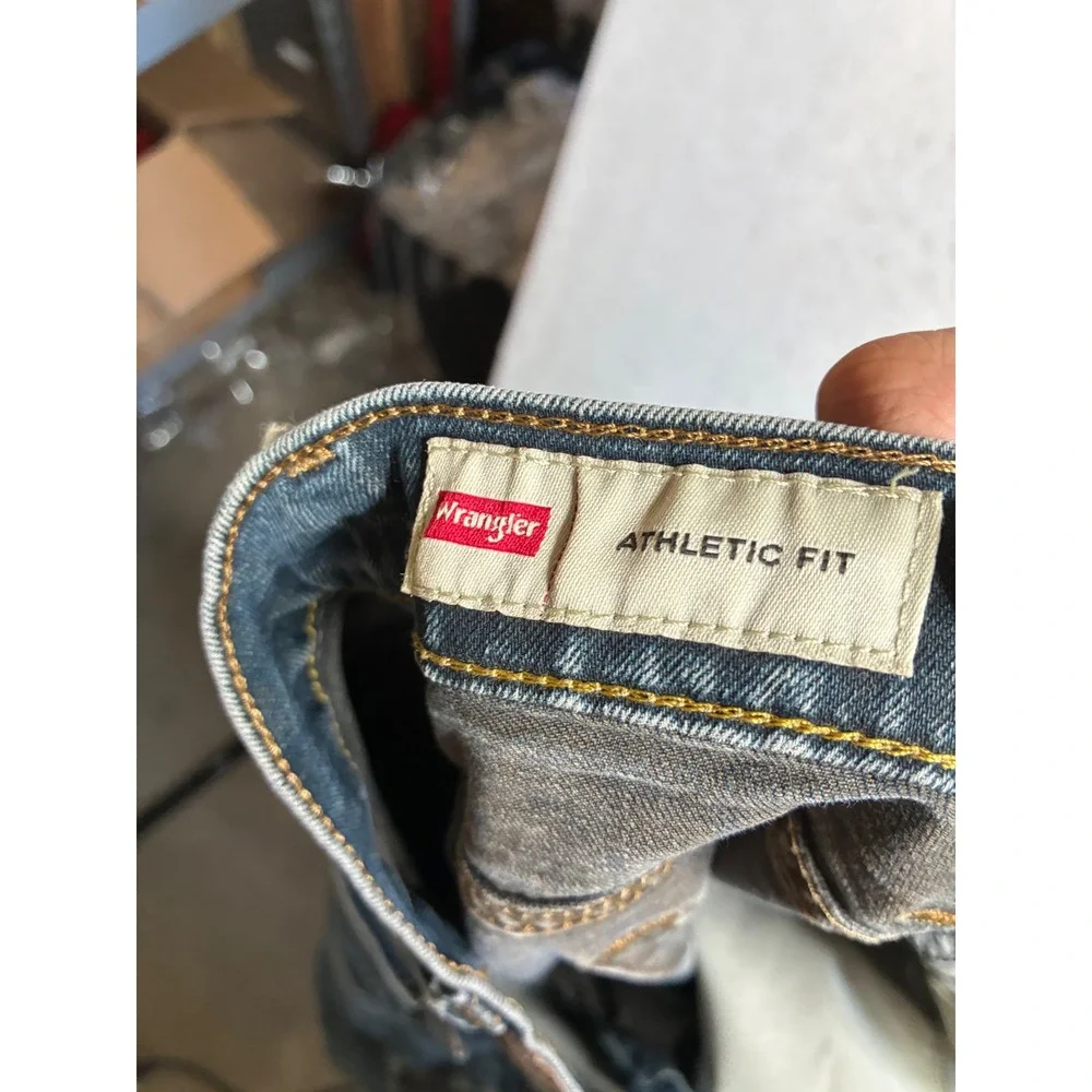 Wrangler Athletic Fit Jeans Mens 34x32 Medium Wash Blue Denim 1090ATWHX